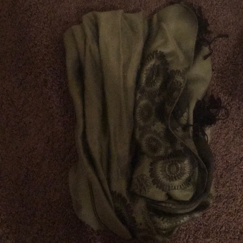 Cute and cozy green scarf!